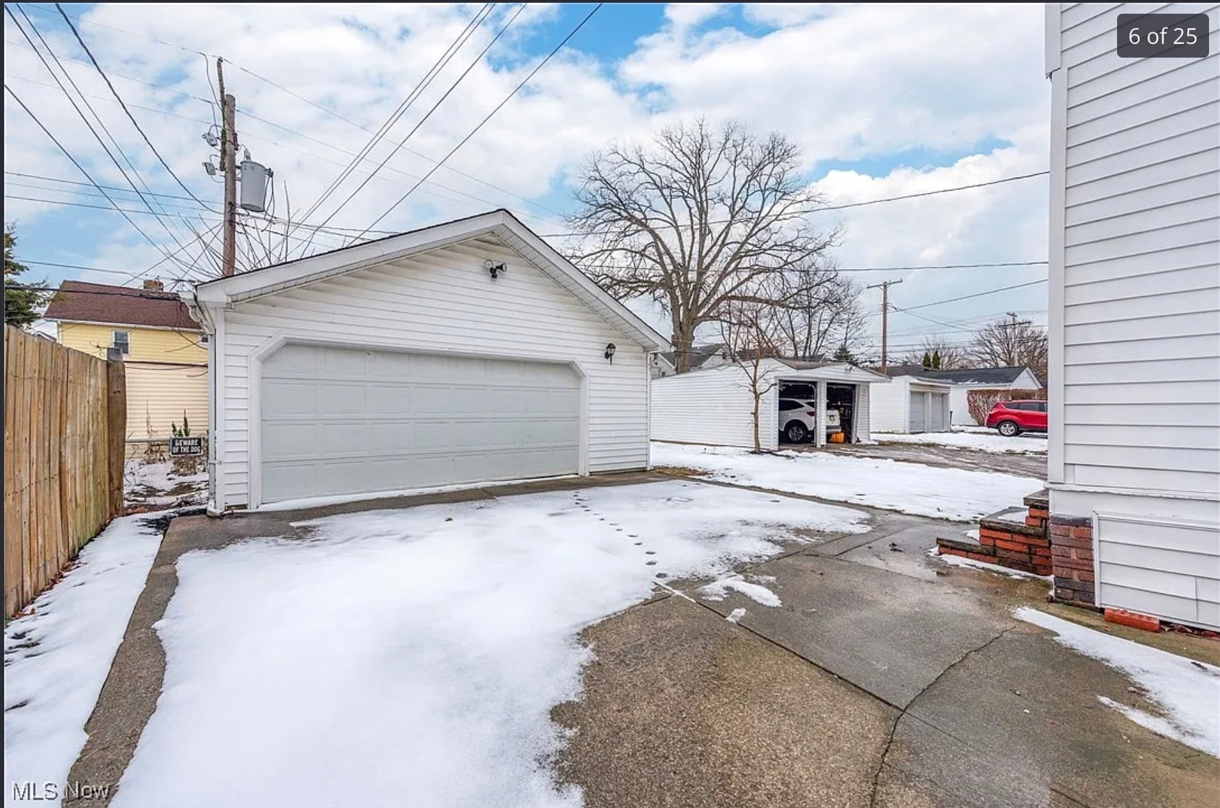 Building Photo - 2085 Chesterland Ave