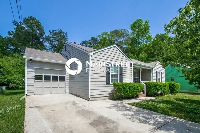 Building Photo - 3 Bedroom Pet-Friendly Home in Hampton, GA with Main Street Renewal