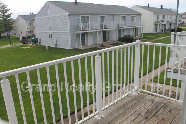 Building Photo - 440 Meadow Green Ln