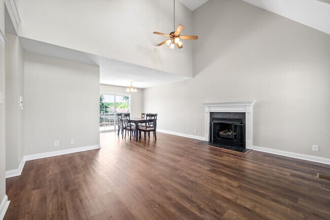 Building Photo - 680 Foxfield Dr