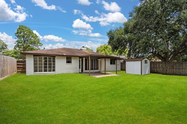 Building Photo - 16822 David Glen Dr