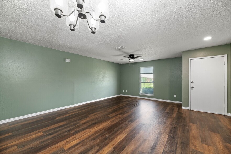 Building Photo - 9 E Mountain Creek Ct