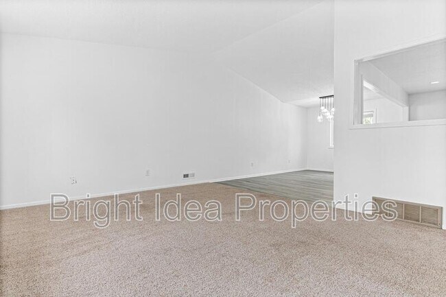 Building Photo - 1716 Evergreen Dr