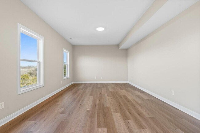 Building Photo - 933 Camden Ct