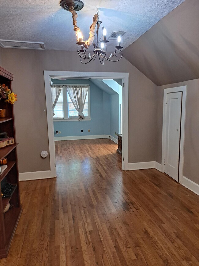 Building Photo - 3224 Le Bron Rd