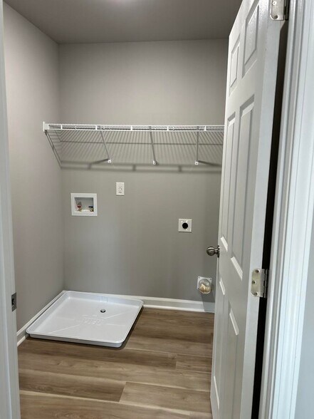 Building Photo - 402 Grand Oaks Dr