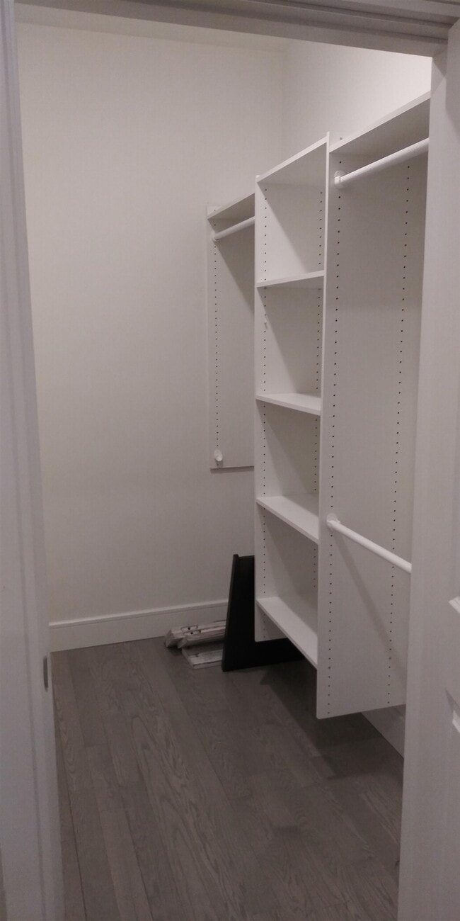 Building Photo - 801 Summit Ave