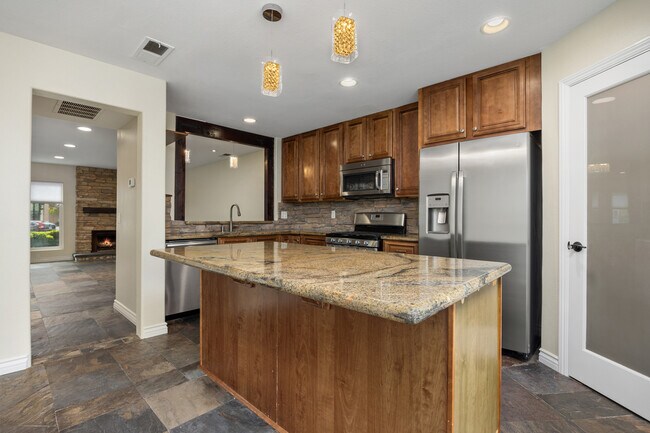 Building Photo - 844 Bluebell Ct