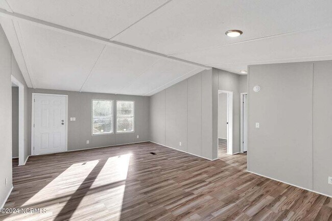 Building Photo - 185 Paradise Ln