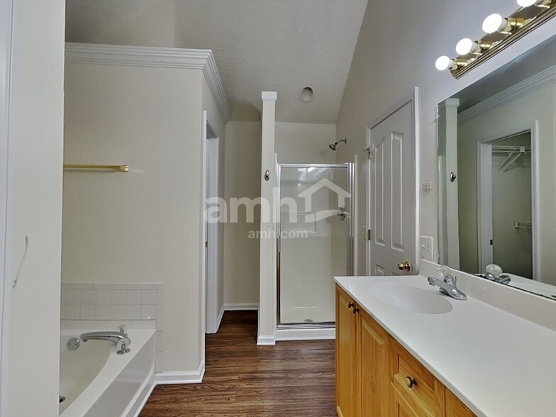 Building Photo - 643 Glenties Dr