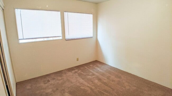 Building Photo - Charming Pet Friendly, 3-Bedroom 1-Bath, p...
