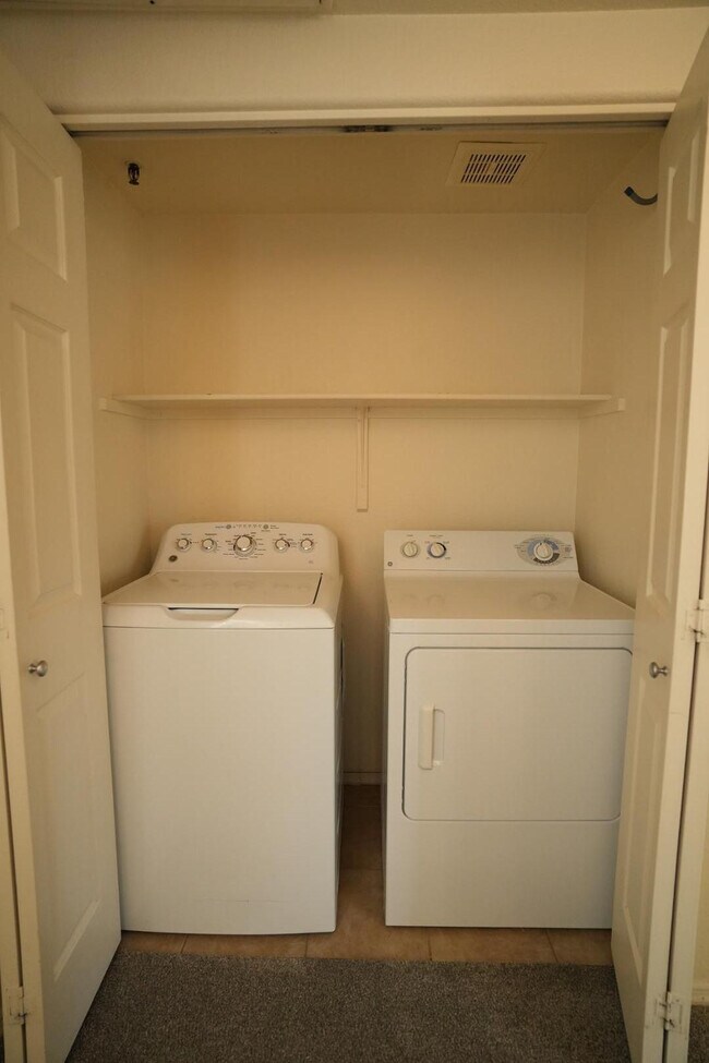 Building Photo - 4925 E Desert Cove Ave