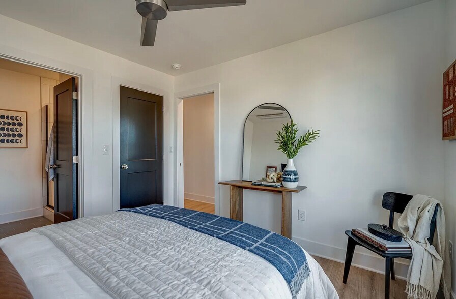 Master Bedroom - 102 Duke St