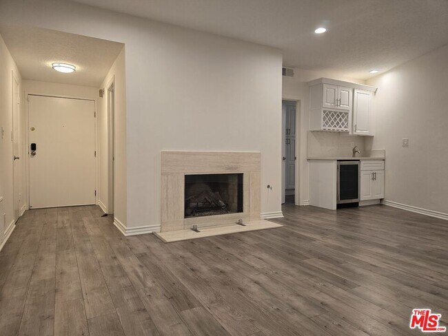 Building Photo - 4444 Wilshire Blvd