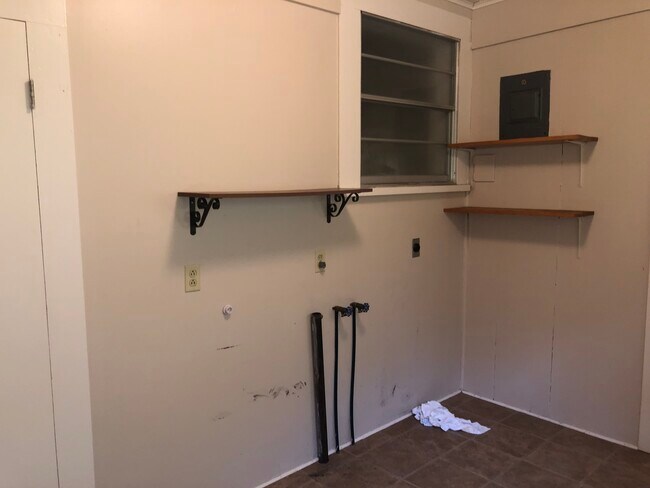 Building Photo - 716 W Georgia Ave