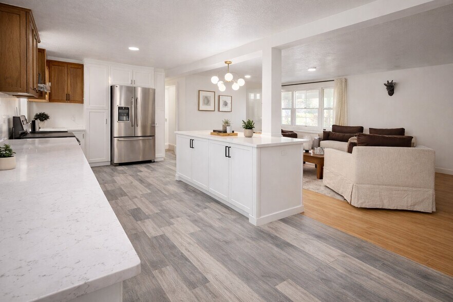 Building Photo - 553 W Center St