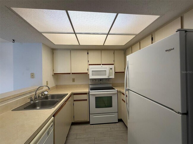 Building Photo - 19505 Quesada Ave