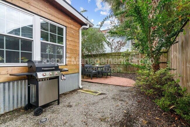 Building Photo - 201 Nassau St