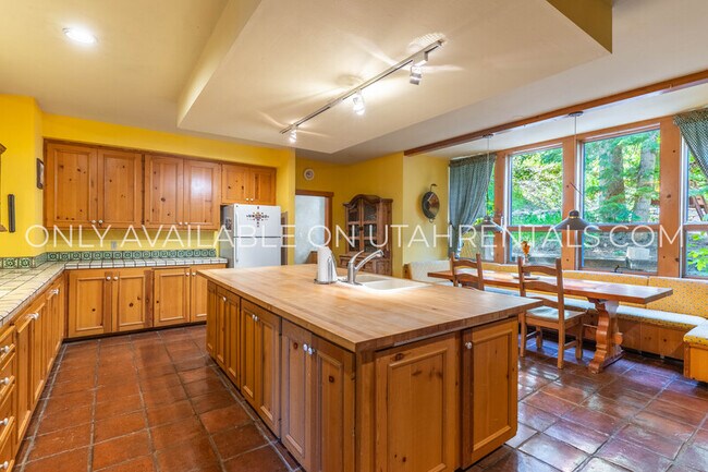 Building Photo - 2718 Stewart Rd