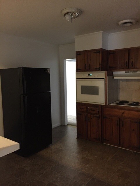 Building Photo - Hidden Enclave of Ranch Style Homes