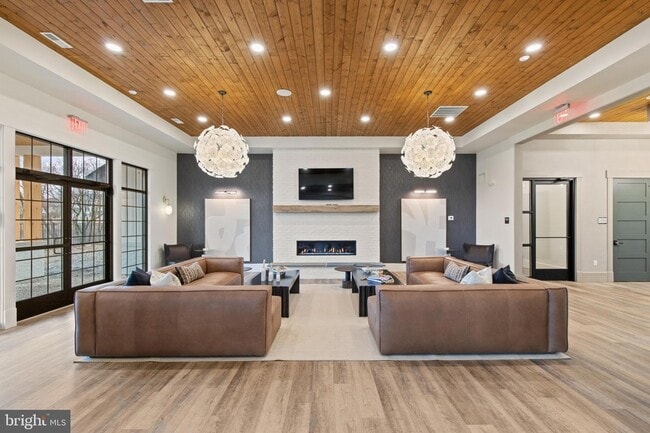 Building Photo - 2310 Hadley Blvd