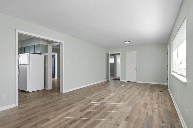 Building Photo - For Rent - Adorable 4BR 2BA house - East Ridge