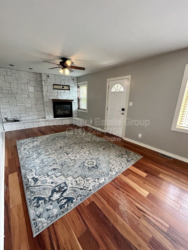 Building Photo - 9215 Meadowbrook Ln