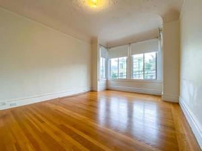 Building Photo - Outside Leasing - 1035-1039A Sanchez Street