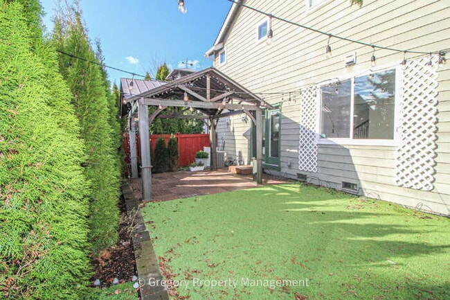 Building Photo - Beautiful and Modern Two-Story Home in Great Millcreek Location! 3 Bedrooms, 2.5 Bathrooms, Spaci...