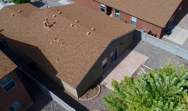 Building Photo - Prominent 3 Bedroom, 2 Bath Single Story Home In Rio Rancho!