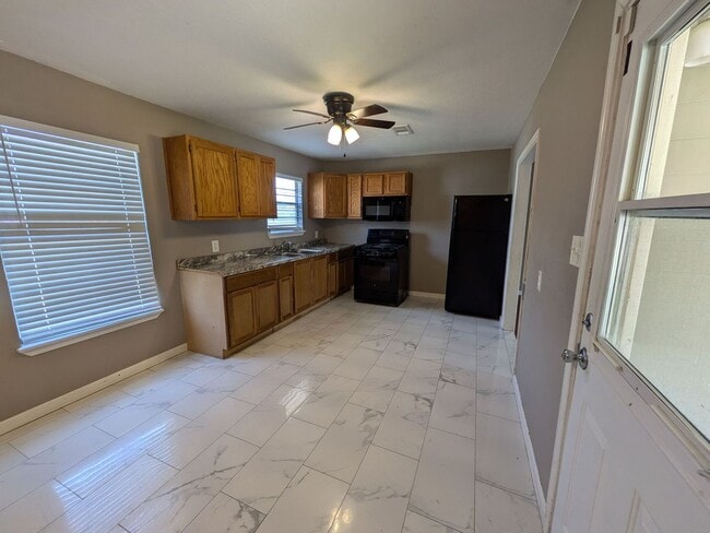 Building Photo - 3486 Westmoreland Ave