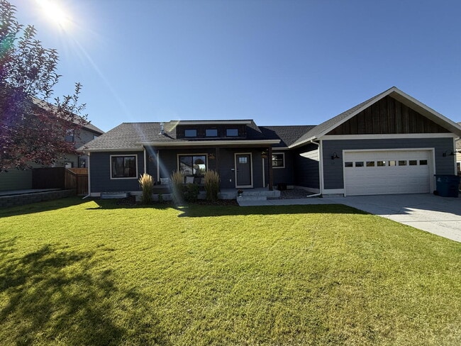 Building Photo - Stunning Single Level Home with Sprawling Fenced Yard