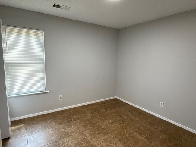 Building Photo - Freshly Transformed 3 bedroom home - Open To Section 8