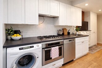 Building Photo - 260 Elizabeth St