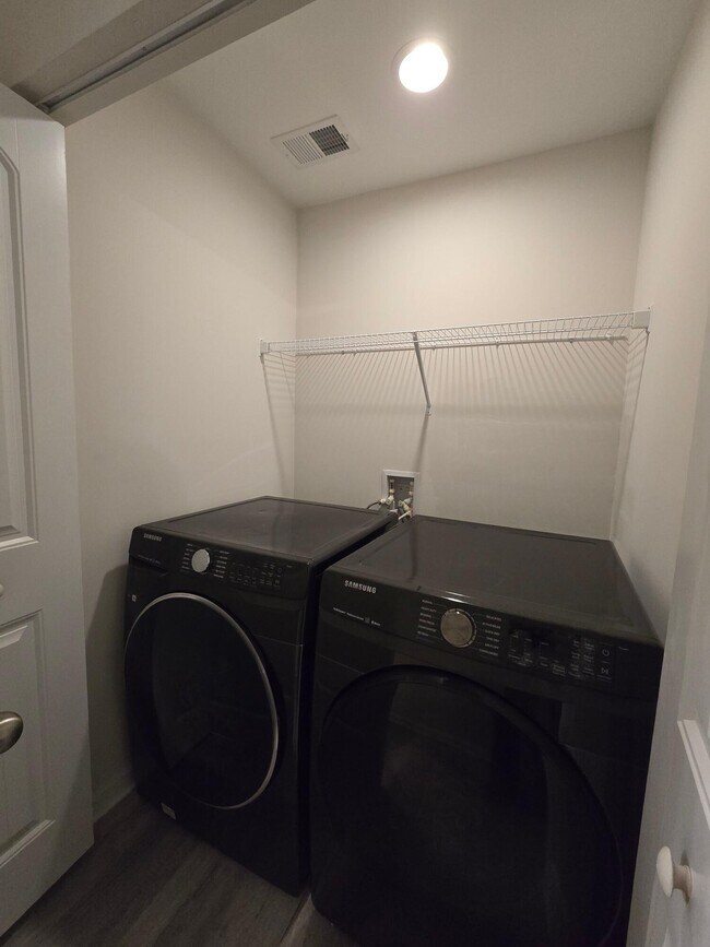 Building Photo - 437 Conifer St