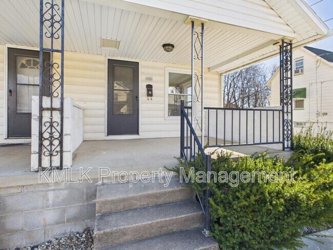 Building Photo - 446 7th St