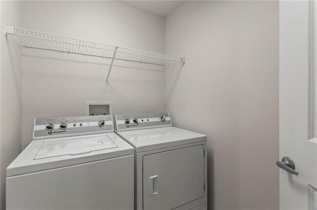 Building Photo - 200 River Vista Drive