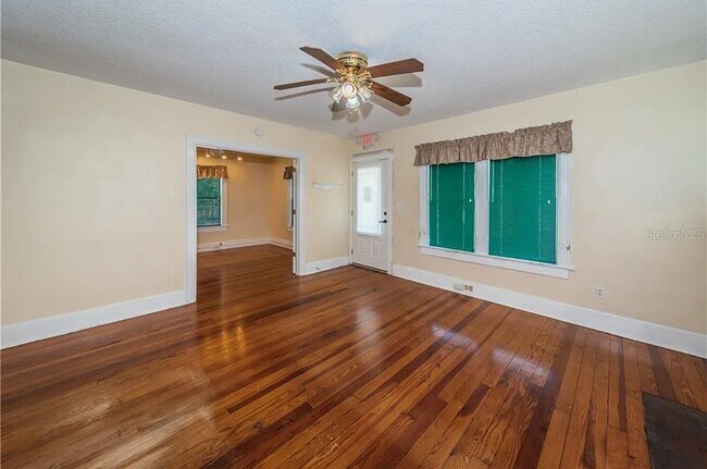 Building Photo - 638 E Tarpon Ave