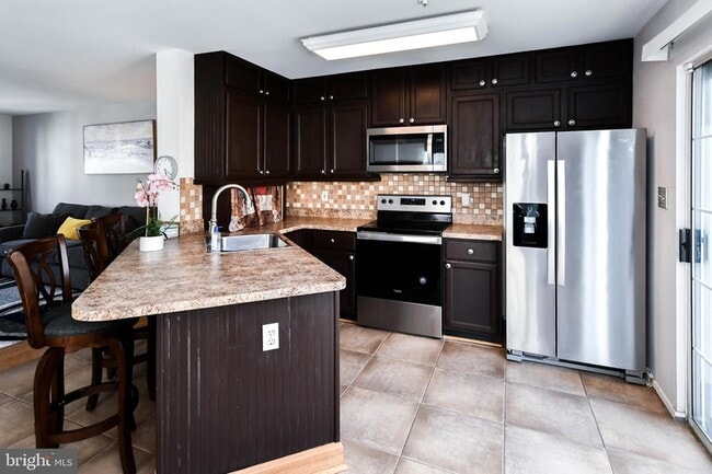 Building Photo - 9466 Sea Breeze Ct