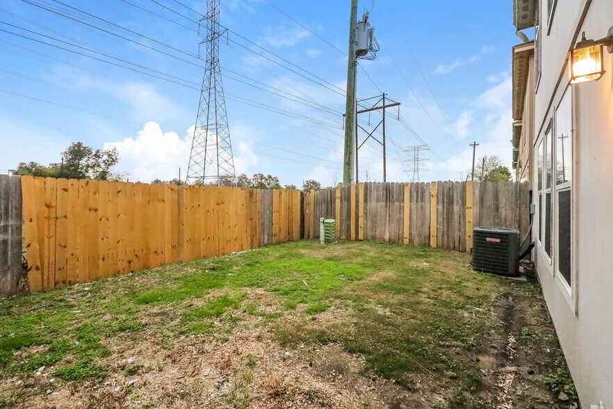 Building Photo - 4918 N Cancun Dr