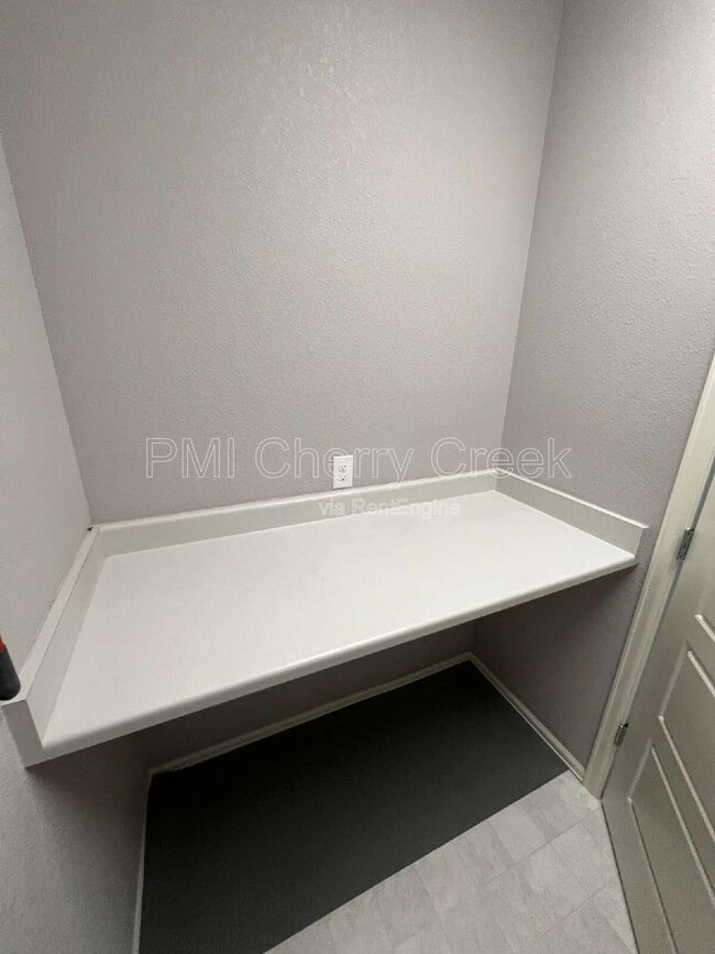 Building Photo - 22472 E Union Cir