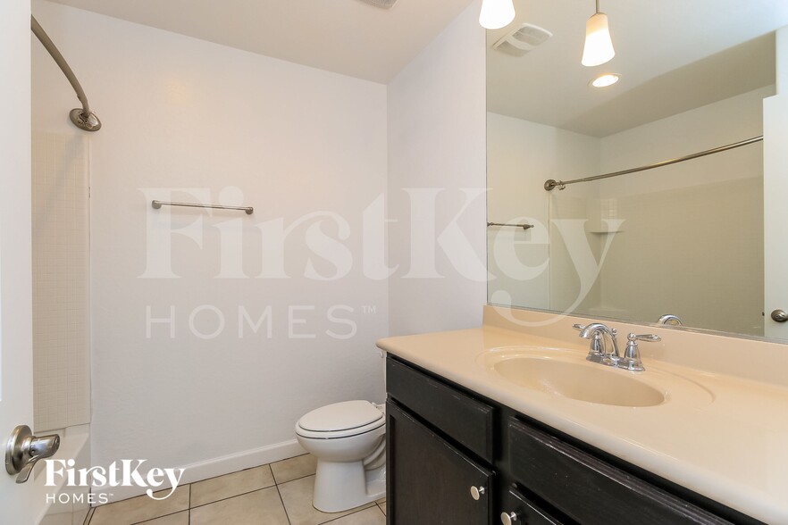 Building Photo - 4604 E Jadeite Dr