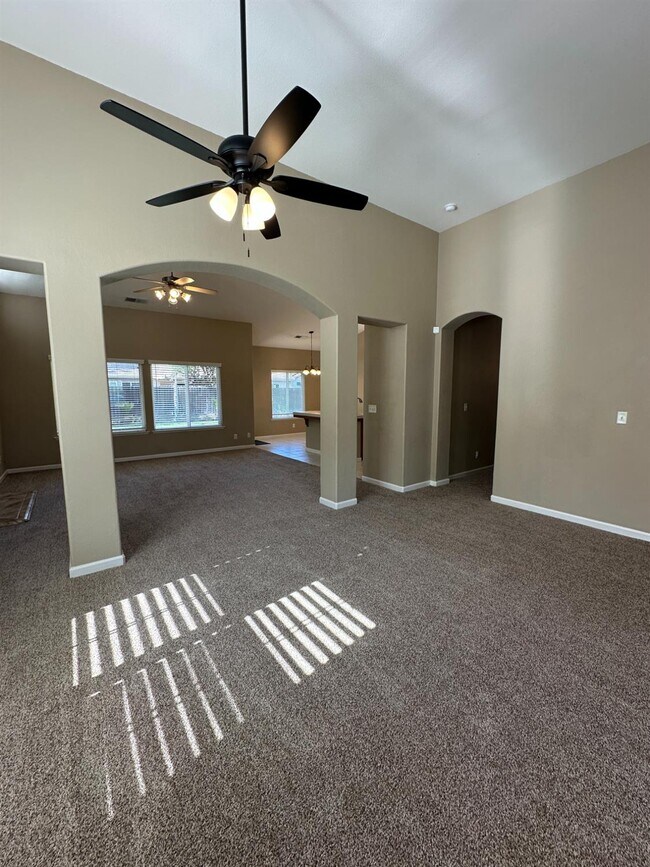 Building Photo - 2136 E Turnberry Ave