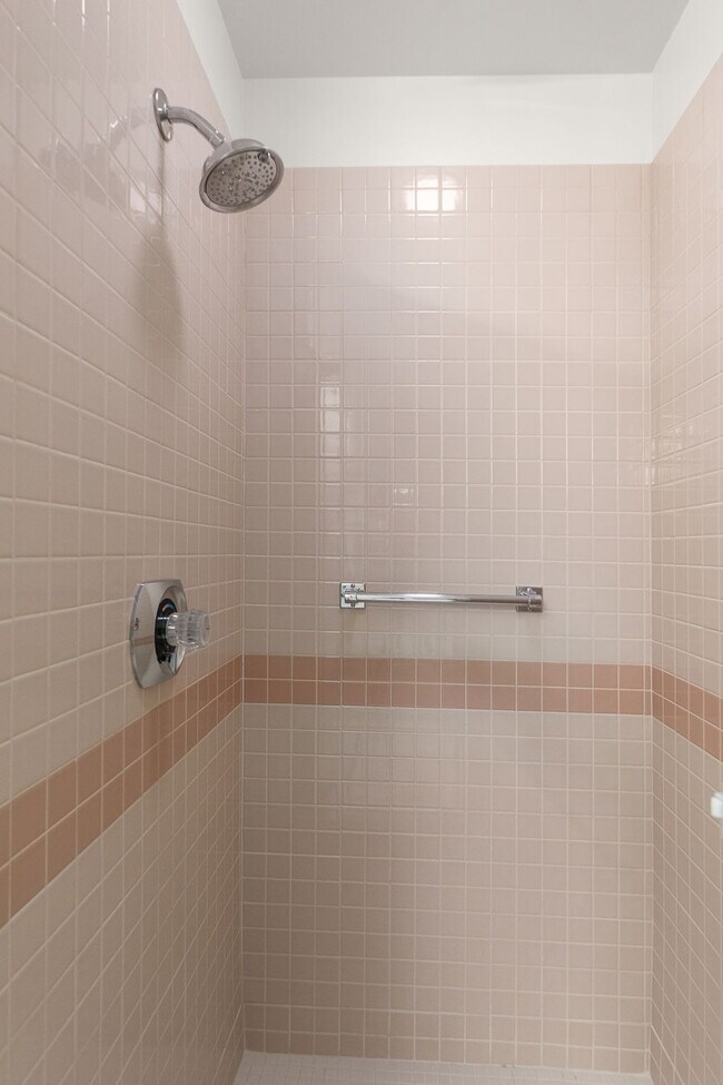 Building Photo - 1414 SW 3rd Ave