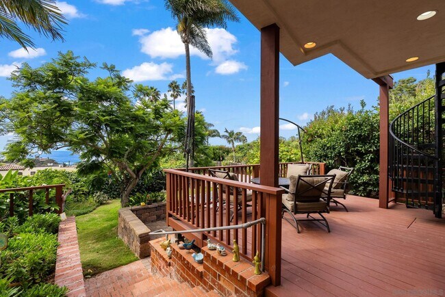 Building Photo - 701 N Granados Ave