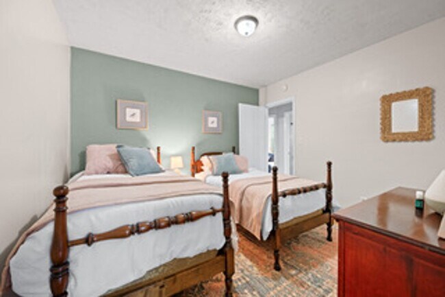 Building Photo - 3 Bedroom Home in Lynchburg