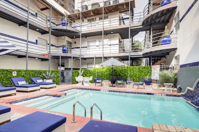 Building Photo - 201 E 4th St