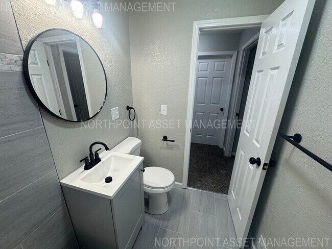 Building Photo - Spacious & Bright 4-Bed, 2-Bath Home in Fa...