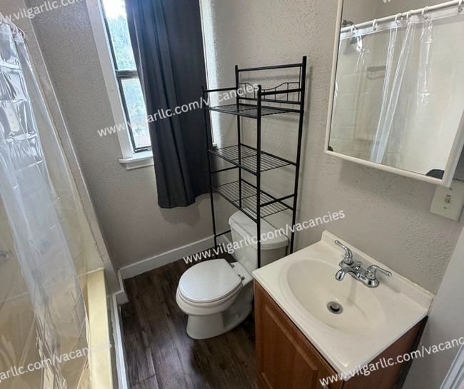 Building Photo - 1202 W 151st St