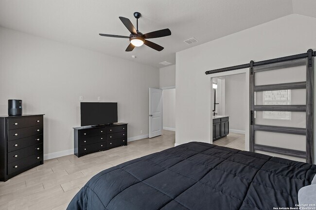 Building Photo - 1318 Taubenfeld